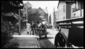Photo of Baldwin Street in 1922, now complete with motorized trucks.